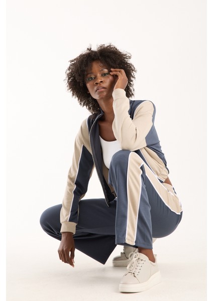Urbnfıt Kadın Renk Bloklu Fermuarlı Rahat Kesim Eşofman Takımı / Women’s Relaxed Fit Tracksuit