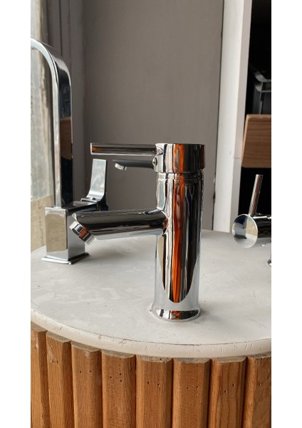 Lvabo Bataryası-Gümüş-Yuvarlak Gövde-Pirinç fırsatları