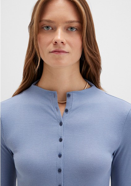 Düğme Detaylı Mavi Tişört 1613695-86802 indirimleri