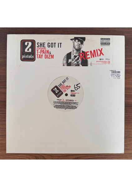2 Pistols Featuring T-Pain & Tay Dizm – She Got It