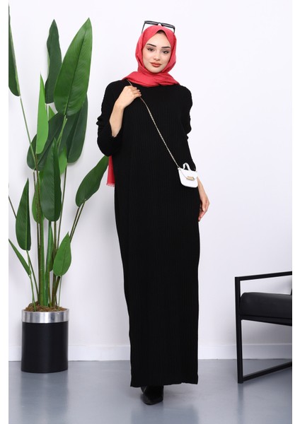 Siyah Bisiklet Yaka Yan Yırtmaçlı Triko Elbise