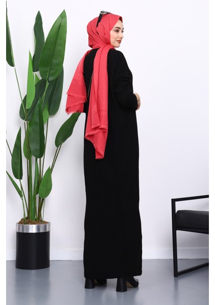 Siyah Bisiklet Yaka Yan Yırtmaçlı Triko Elbise fırsatları