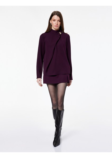 Metal Aksesuarlı Asimetrik Yaka Uzun Kollu Bluz