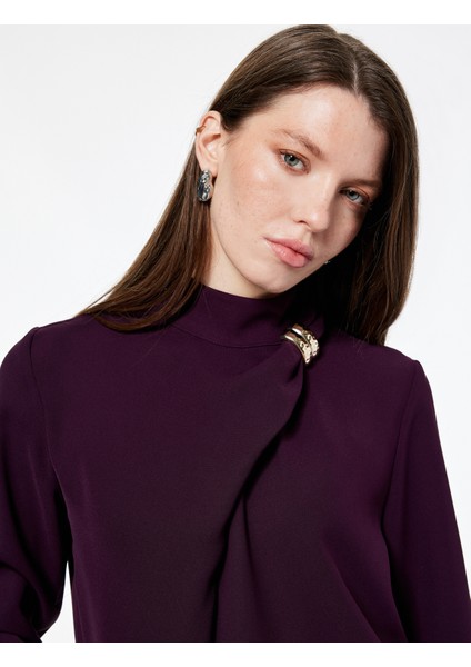 Metal Aksesuarlı Asimetrik Yaka Uzun Kollu Bluz fiyatları