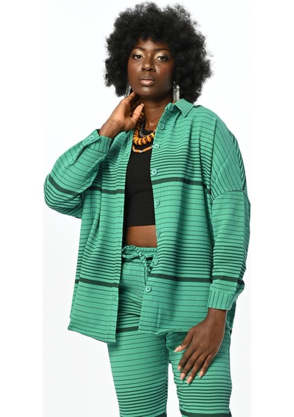 Yatay Çizgi Desenli Oversize Kesim Gömlek