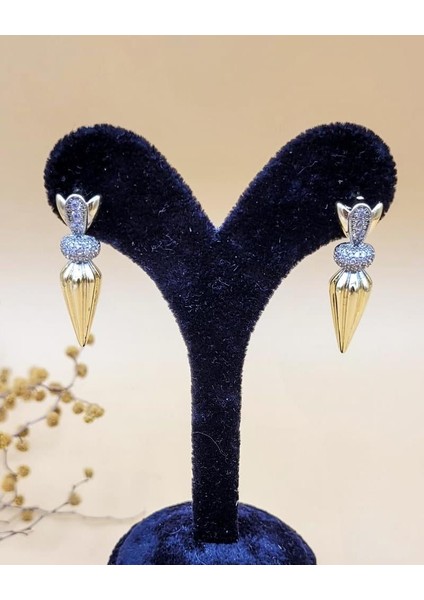 Aveline Zirkon Taşlı Zarif Takoz Küpe