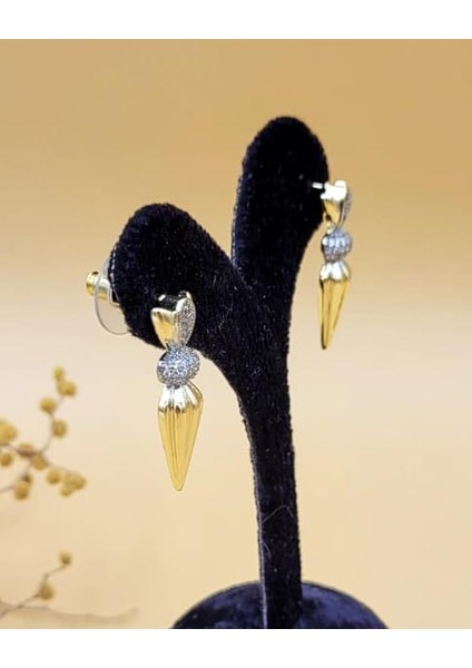 Aveline Zirkon Taşlı Zarif Takoz Küpe fırsatları