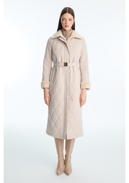 Peluş Yaka ve Kol Detaylı Kapitone Mont