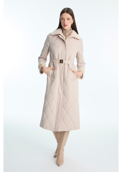 Peluş Yaka ve Kol Detaylı Kapitone Mont modelleri