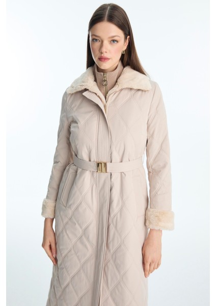 Peluş Yaka ve Kol Detaylı Kapitone Mont fırsatları