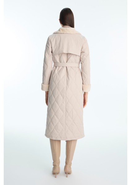 Peluş Yaka ve Kol Detaylı Kapitone Mont