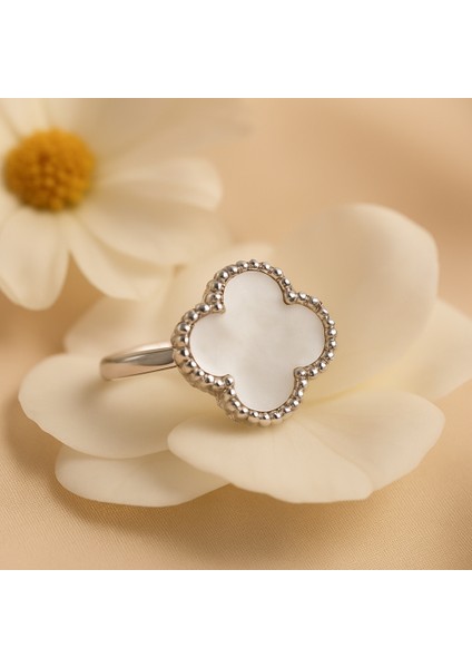 925 Ayar Rodyum Kaplama Sedef Taşlı Yonca Model Gümüş Takı Sitesi fırsatları