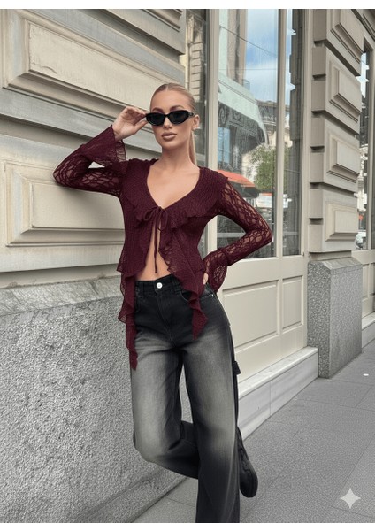 Siyah Dantel Bağlama Detaylı Bluz