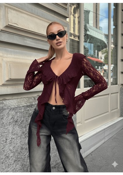 Siyah Dantel Bağlama Detaylı Bluz indirimleri