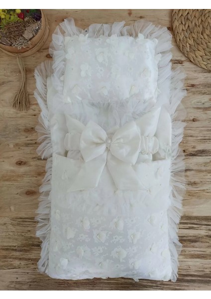 Litaetrend Yenidoğan Izmir Incisi Tül Işlemeli Pamuklu Fiyonklu Kundaklı Lüks 3lü Alt Açma Seti Ekru