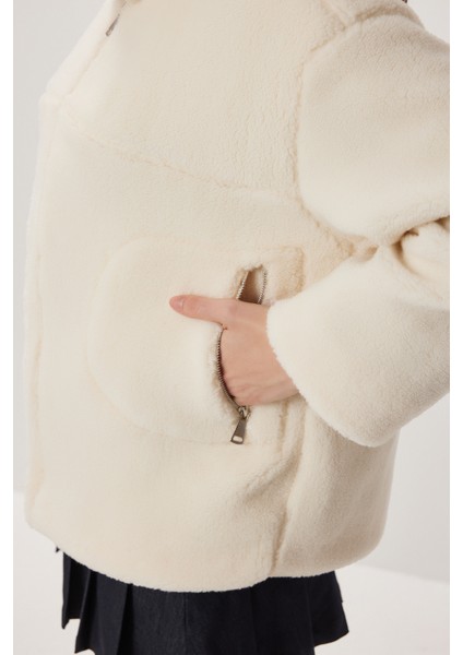 Yakası Kemer Detaylı Peluş Mont LRV0119 Kemik indirimleri