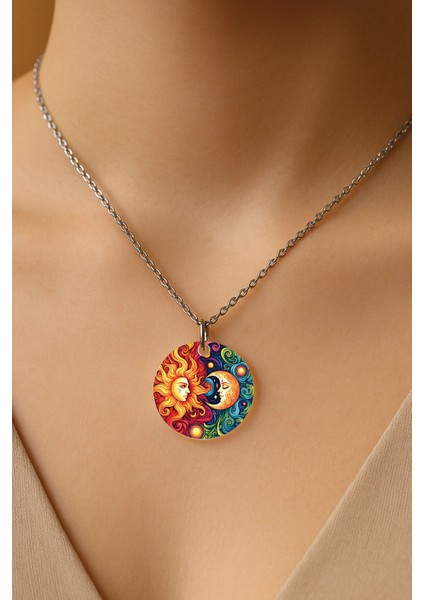 Şeffaf Sert Akrilik Kolye Ucu ve Üzeri Zincirli Desenli Kolye Güneş ve Ay