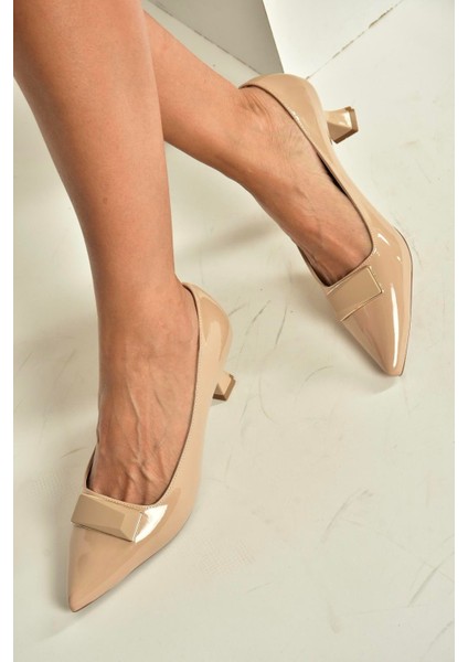 V250521108 Ten Rugan Kalın Topuklu Sivri Burun Kadın Ayakkabı