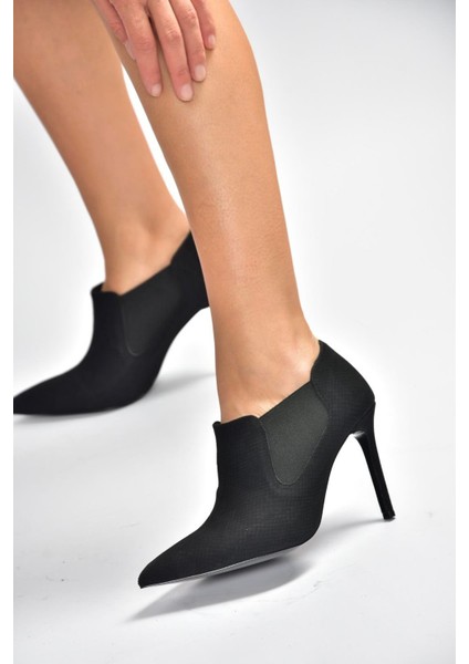 V820205207 Siyah Yılan Baskılı Ince Topuklu Kadın Ayakkabı fırsatları