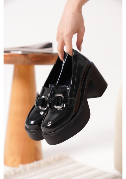 Ecilef Siyah Rugan Gümüş Tokalı Kadın Loafer fiyatları