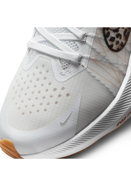 Wmns Zoom Winflo 8 Prm Kadın Beyaz Koşu Ayakkabısı DA3056-100 indirimleri