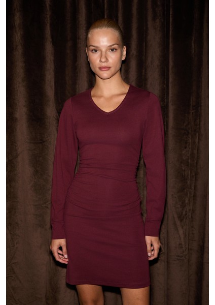 Odovıo Kadın V Yakalı Büzgü Detaylı Esnek Kumaşlı Kısa Bordo Elbise