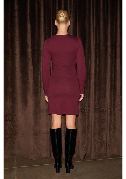 Odovıo Kadın V Yakalı Büzgü Detaylı Esnek Kumaşlı Kısa Bordo Elbise indirimleri