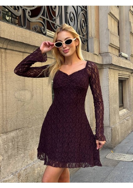 Kadın Siyah Dantelli Uzun Kollu Kalp Yaka Mini Abiye Elbise Güpür Kumaş Vücudu Saran