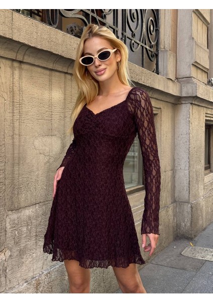 Kadın Siyah Dantelli Uzun Kollu Kalp Yaka Mini Abiye Elbise Güpür Kumaş Vücudu Saran modelleri