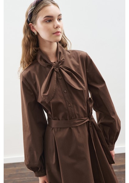 Yakası Bağlama Detaylı Elbise Kahverengi modelleri