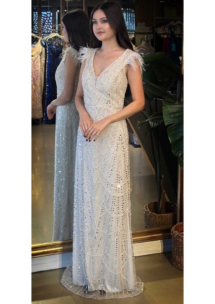 Bej V Yaka Kalın Askı Tuy Detaylı Düz Kesim Pullu Boncuklu Uzun Abiye Elbise 11052-05 fiyatları