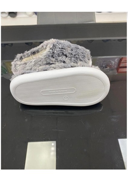 Peluş Kadın Yumuşak Kaymaz Taban Ev Terliği modelleri