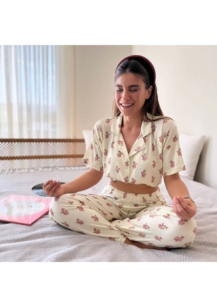 - Pegasus Romantik Çiçekli Kadın Pijama Takımı