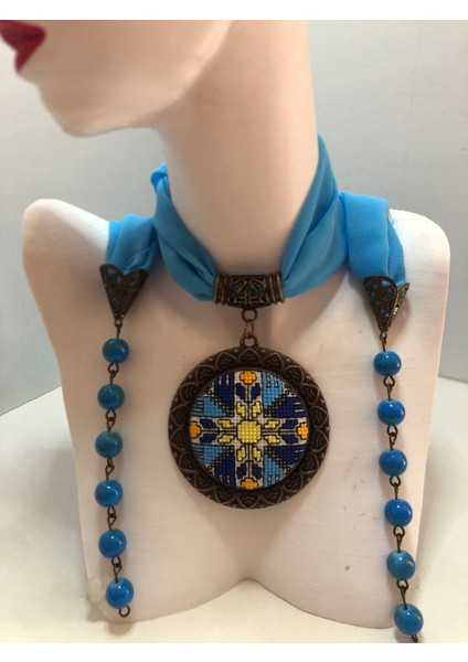 Kanaviçe Işlemeli Fular Kolye fiyatları