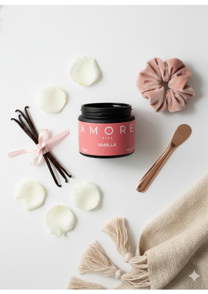 Amore Pink – Özel Tasarım Vanilya Kokulu Mum (250GR) Doğal Vegan Soya Wax | Ahşap Fitil | Özel Cam Kavanoz modelleri