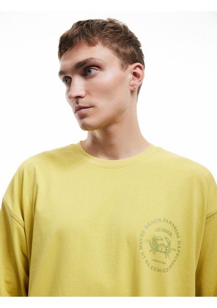 Kısa Kollu Pamuklu Tok Kumaş Bisiklet Yaka Arkası Baskılı Tişört