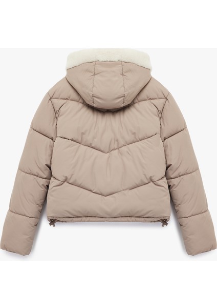 Uzun Kollu Cepli Düğmeli Su Itici Kapüşonlu Içi Suni Kürklü Kısa Şişme Mont indirimleri
