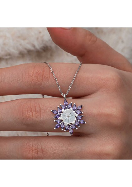 Gümüş Mor Lotus Desenli Çiçek Kadın Kolye