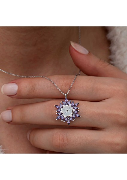 Gümüş Mor Lotus Desenli Çiçek Kadın Kolye fiyatları