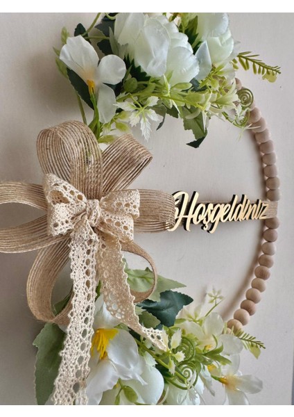 El Yapımı Gold Pleksi Hoşgeldiniz Kapı Süsü – Beyaz Çiçekli Ahşap Boncuklu Rustik Dekor fiyatları