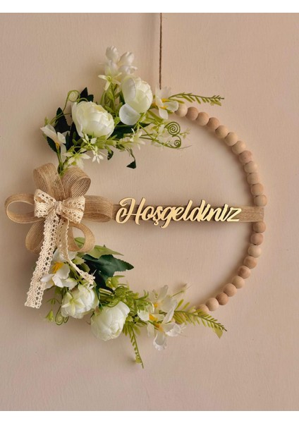 El Yapımı Gold Pleksi Hoşgeldiniz Kapı Süsü – Beyaz Çiçekli Ahşap Boncuklu Rustik Dekor modelleri