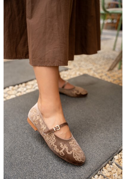 Semy Vizon Nakış Detaylı Babet fiyatları