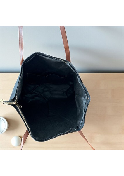 Şerit Detaylı Büyük Boy Geniş Hacimli Cep Detaylı Kadın Omuz Çantası modelleri