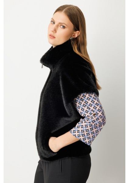 Kadın Dik Yaka Peluş Yelek 8585 Siyah fiyatları