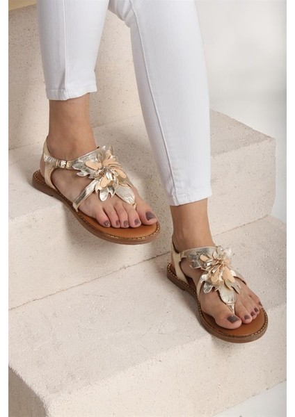 131301 Çiçek Detaylı Sandalet Hakiki Deri Altın