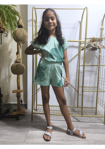 Kız Çocuk Şortlu Tişörtlü Takım Pamuklu Büyük Çiçek Desenli Küf Yeşili fiyatları