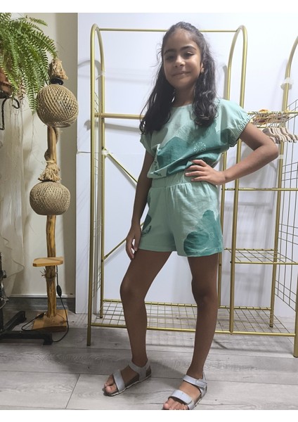 Kız Çocuk Şortlu Tişörtlü Takım Pamuklu Büyük Çiçek Desenli Küf Yeşili modelleri