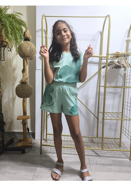 Kız Çocuk Şortlu Tişörtlü Takım Pamuklu Büyük Çiçek Desenli Küf Yeşili fırsatları