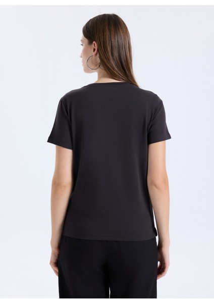 Yuvarlak Yaka Baskılı Kahve Kadın T-Shirt Krystal Kadın Regular Fit T-Shirt indirimleri