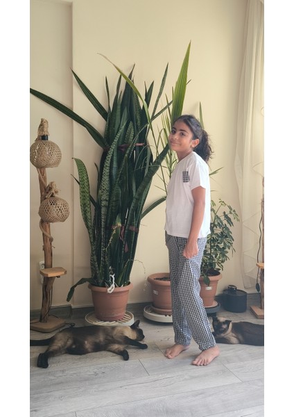 Kız Çocuk Pantolonlu Tişörtlü Takım Beyaz Tişört Pötikareli Pantolon Kırmızı, Siyah, Sarı indirimleri